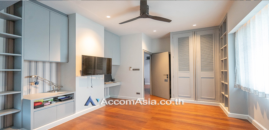 15  4 br Townhouse For Rent in Sukhumvit ,Bangkok BTS Thong Lo at House in garden compound with pool AA30572