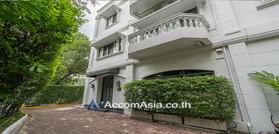  1  4 br Townhouse for rent and sale in Sukhumvit ,Bangkok  at House in garden compound with pool AA30572