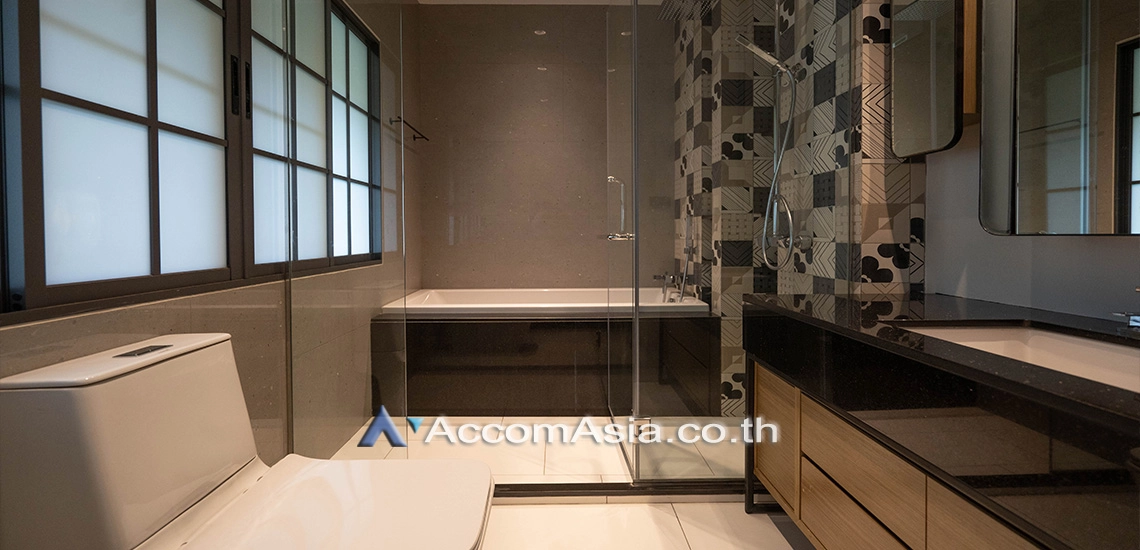 21  4 br Townhouse For Rent in Sukhumvit ,Bangkok BTS Thong Lo at House in garden compound with pool AA30572