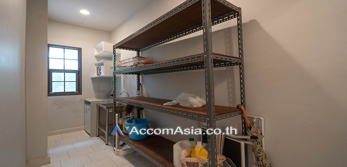 20  4 br Townhouse For Rent in Sukhumvit ,Bangkok BTS Thong Lo at House in garden compound with pool AA30572