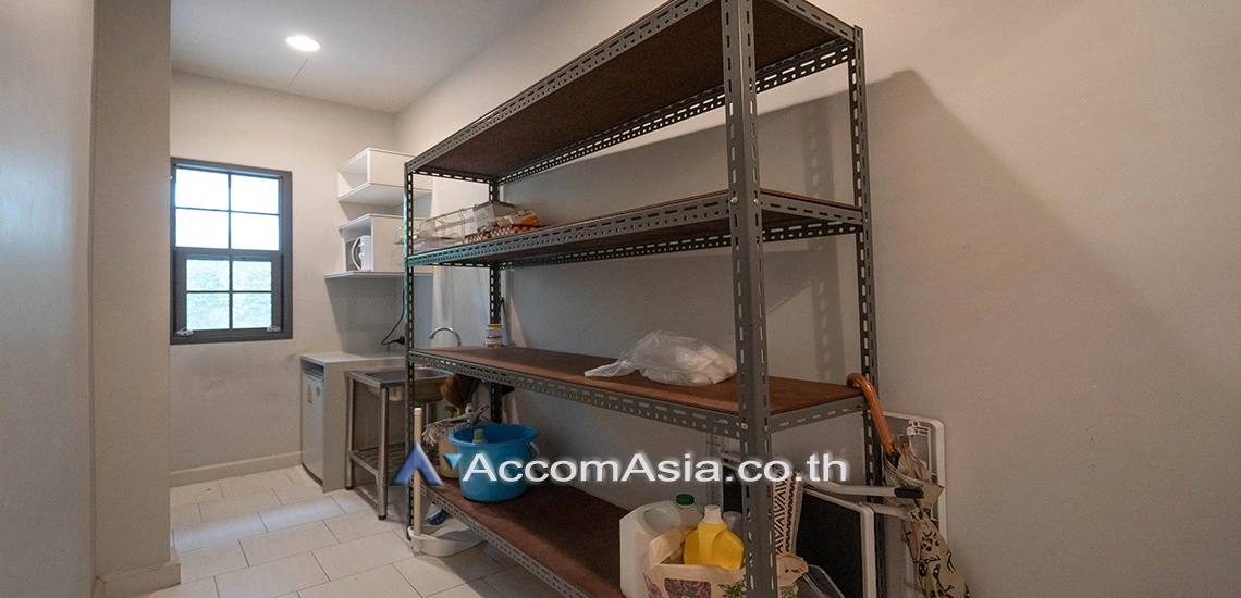 20  4 br Townhouse for rent and sale in Sukhumvit ,Bangkok  at House in garden compound with pool AA30572