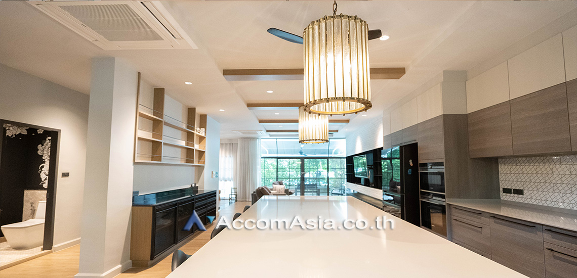7  4 br Townhouse For Rent in Sukhumvit ,Bangkok BTS Thong Lo at House in garden compound with pool AA30572