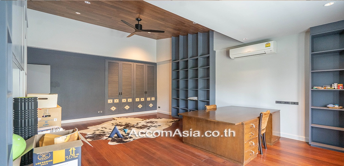 12  4 br Townhouse for rent and sale in Sukhumvit ,Bangkok  at House in garden compound with pool AA30572