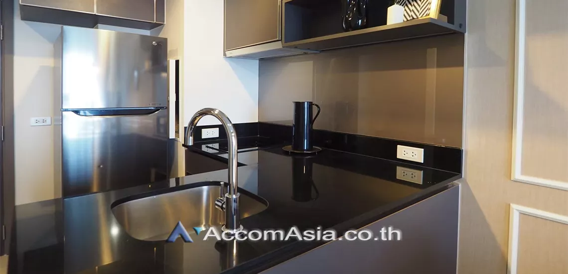 Duplex Condo |  2 Bedrooms  Condominium For Rent in Charoennakorn, Bangkok  near BTS Wongwian Yai (AA30579)