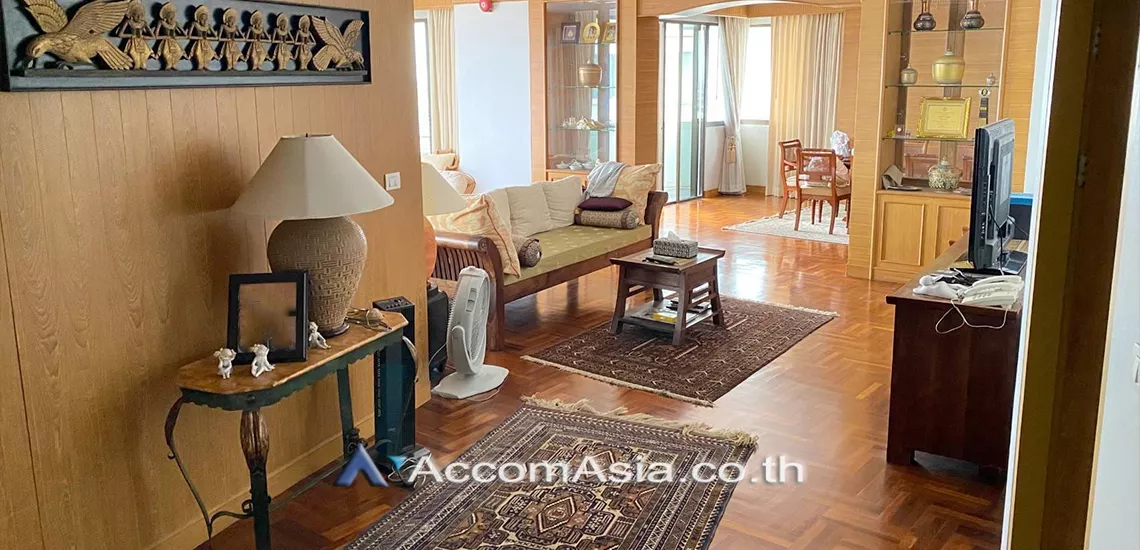  3 Bedrooms  Condominium For Rent in Phaholyothin, Bangkok  (AA30580)