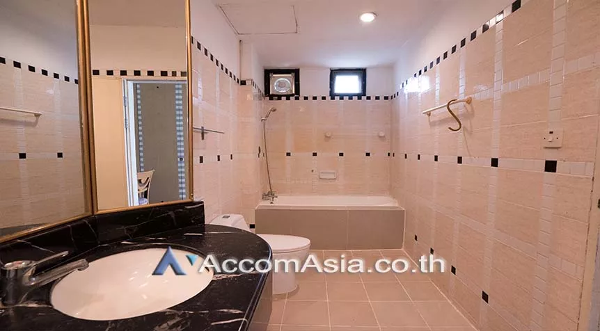 10  3 br Townhouse For Rent in Sukhumvit ,Bangkok BTS Phrom Phong at Townhouse in compound AA30582