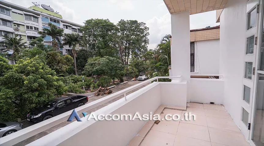 12  3 br Townhouse For Rent in Sukhumvit ,Bangkok BTS Phrom Phong at Townhouse in compound AA30582