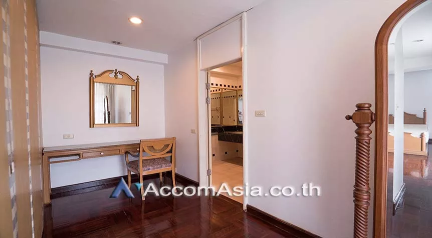 8  3 br Townhouse For Rent in Sukhumvit ,Bangkok BTS Phrom Phong at Townhouse in compound AA30582