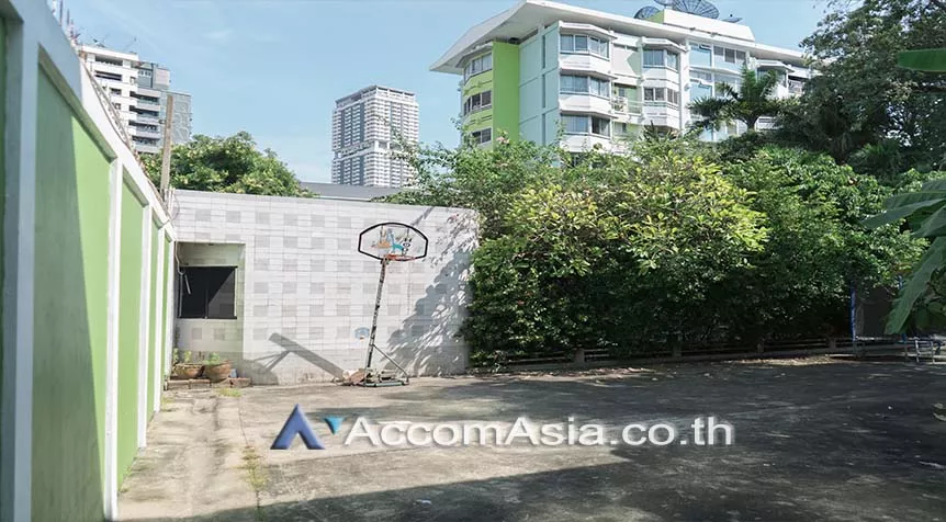 15  3 br Townhouse For Rent in Sukhumvit ,Bangkok BTS Phrom Phong at Townhouse in compound AA30583