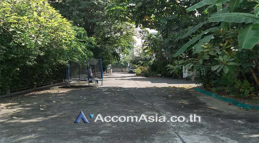 16  3 br Townhouse For Rent in Sukhumvit ,Bangkok BTS Phrom Phong at Townhouse in compound AA30583