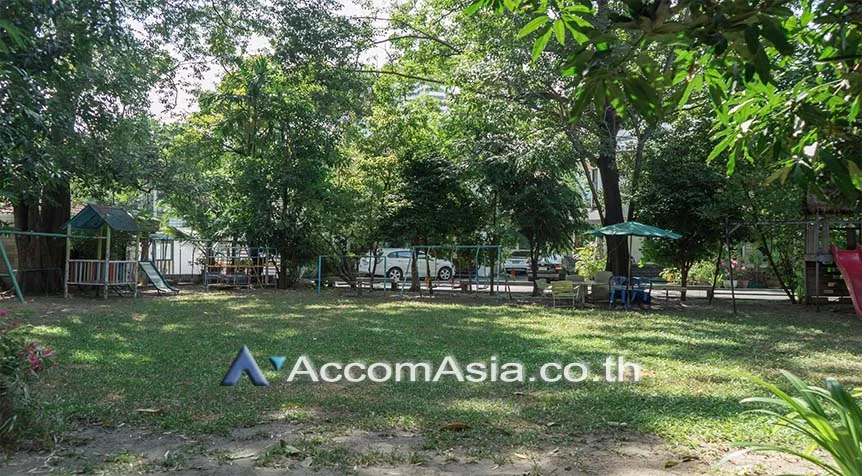 17  3 br Townhouse for rent and sale in Sukhumvit ,Bangkok BTS Phrom Phong at Townhouse in compound AA30583