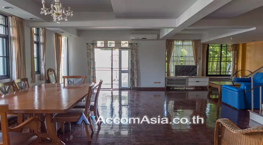  3 Bedrooms  Townhouse For Rent in Sukhumvit, Bangkok  near BTS Phrom Phong (AA30583)