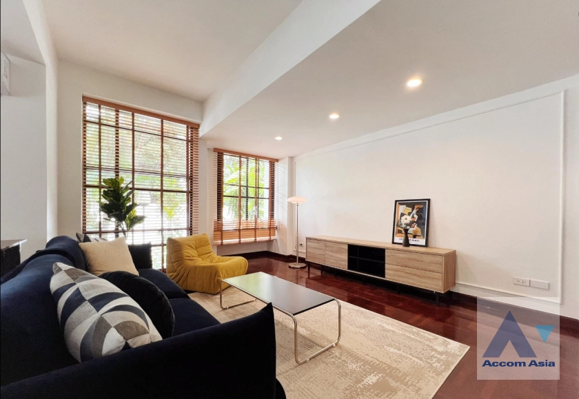 unit 4 Bedrooms  Townhouse For Rent in Sukhumvit, Bangkok  near BTS Phrom Phong (AA30585)