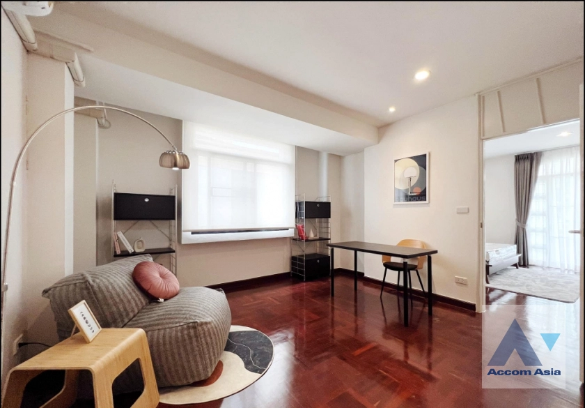 unit 4 Bedrooms  Townhouse For Rent in Sukhumvit, Bangkok  near BTS Phrom Phong (AA30585)
