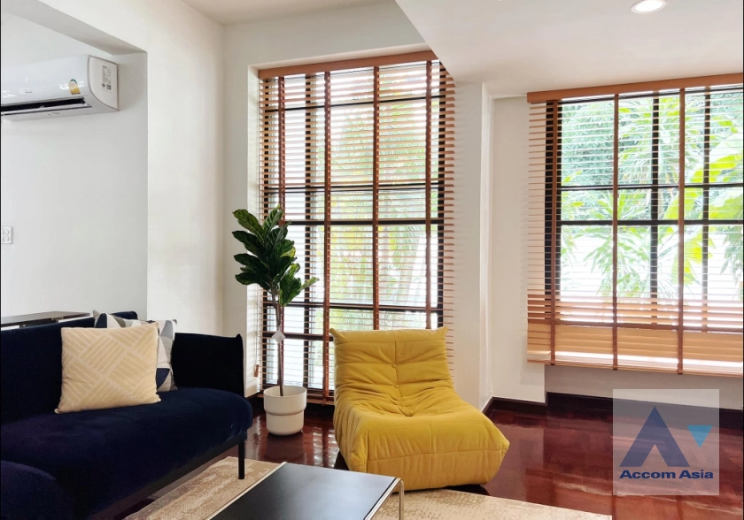  4 Bedrooms  Townhouse For Rent in Sukhumvit, Bangkok  near BTS Phrom Phong (AA30585)