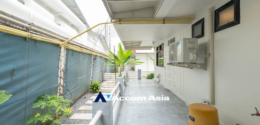 6  3 br Townhouse For Rent in Sukhumvit ,Bangkok BTS Phrom Phong at Townhouse in compound AA30585