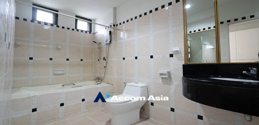 14  3 br Townhouse For Rent in Sukhumvit ,Bangkok BTS Phrom Phong at Townhouse in compound AA30585