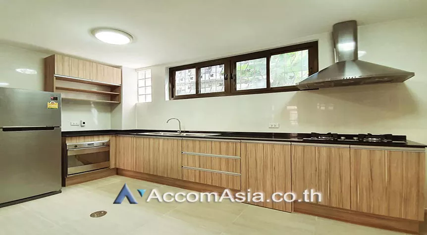 Newly renovated, Double High Ceiling, Pet friendly |  4 Bedrooms  Townhouse For Rent in Sukhumvit, Bangkok  near BTS Bang Chak (AA30590)