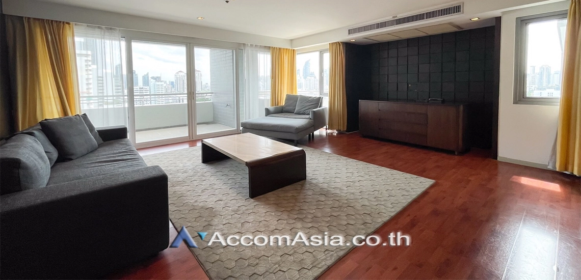 unitSpacious apartment with city views and rich wood interiors (AA30601)
