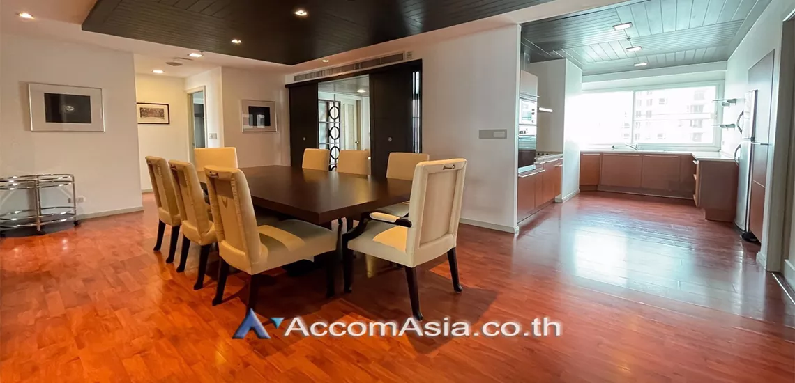  3 Bedrooms  Apartment For Rent in Sukhumvit, Bangkok  near BTS Thong Lo (AA30601)