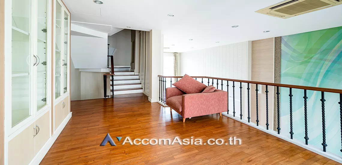 unitPet friendly |  4 Bedrooms  House For Rent in Sukhumvit, Bangkok  near BTS Thong Lo (AA30618)