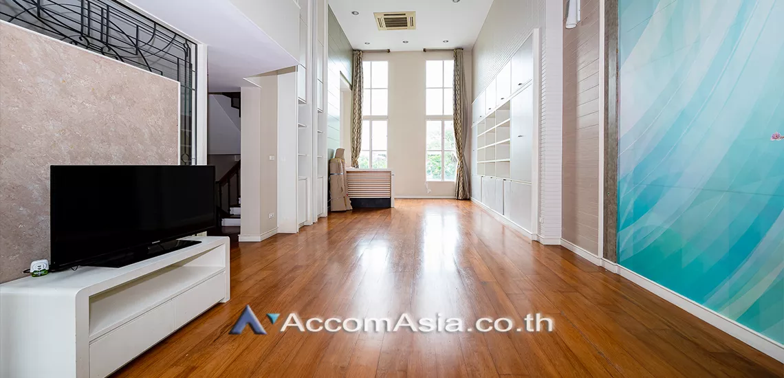 Pet friendly |  4 Bedrooms  House For Rent in Sukhumvit, Bangkok  near BTS Thong Lo (AA30618)