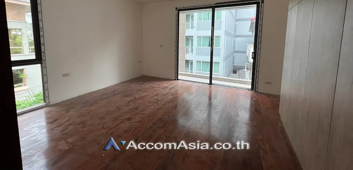 unit 3 Bedrooms  House For Rent in Sukhumvit, Bangkok  near BTS Asok - MRT Sukhumvit (AA30639)