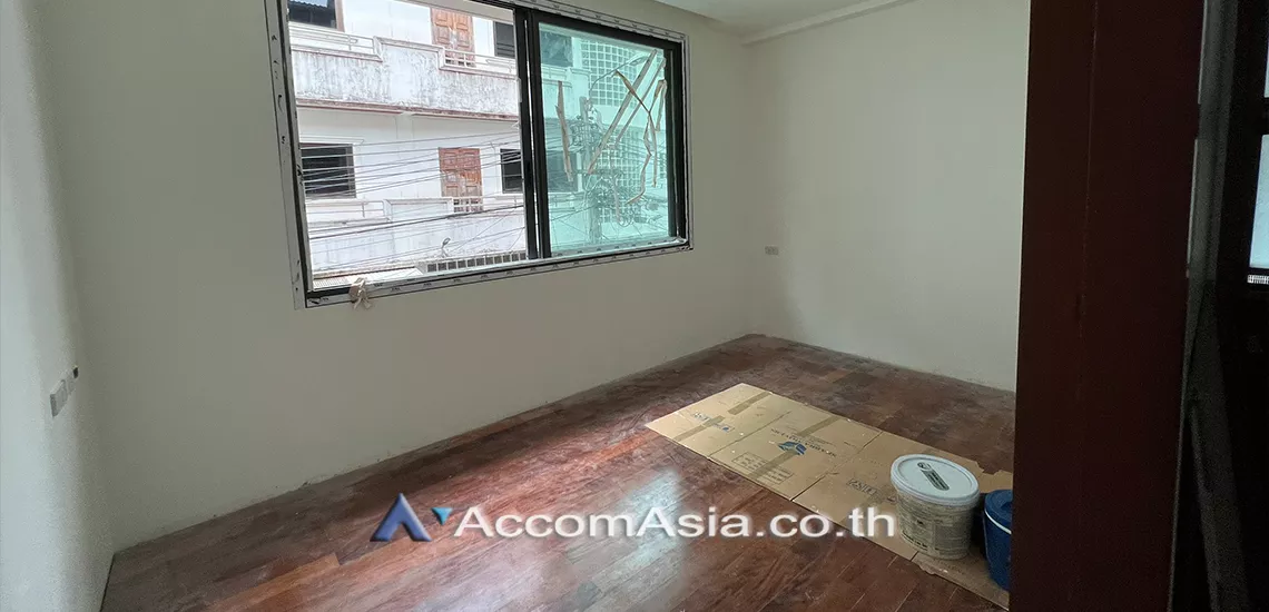 unit 3 Bedrooms  House For Rent in Sukhumvit, Bangkok  near BTS Asok - MRT Sukhumvit (AA30639)