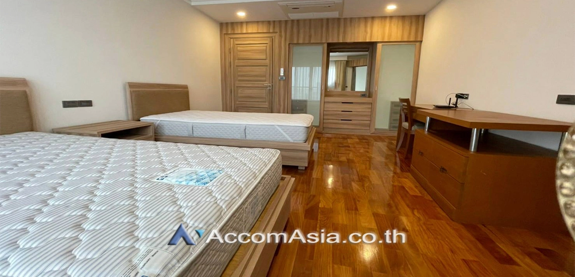 12  3 br Apartment For Rent in Sukhumvit ,Bangkok BTS Nana at Fully Furnished Apartment, Only 2 mins walk to BTS AA30640