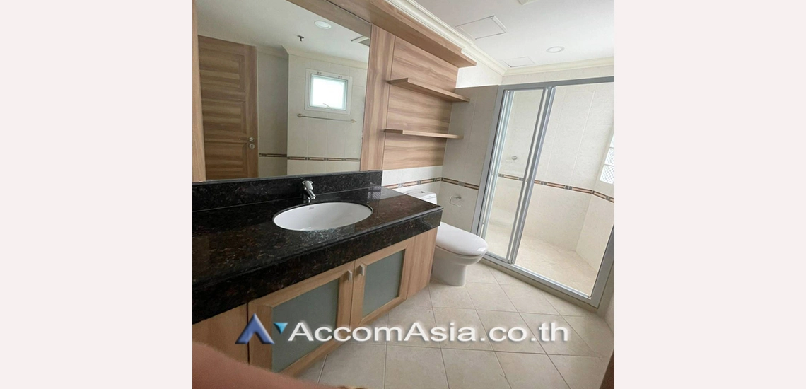18  3 br Apartment For Rent in Sukhumvit ,Bangkok BTS Nana at Fully Furnished Apartment, Only 2 mins walk to BTS AA30640