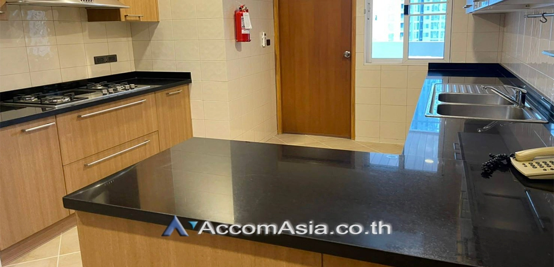9  3 br Apartment For Rent in Sukhumvit ,Bangkok BTS Nana at Fully Furnished Apartment, Only 2 mins walk to BTS AA30640