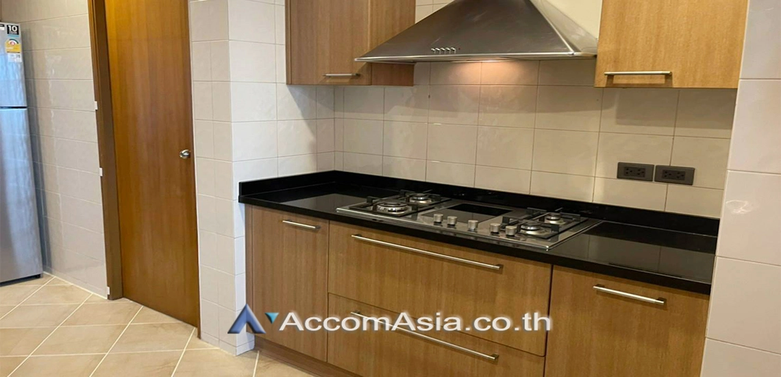 8  3 br Apartment For Rent in Sukhumvit ,Bangkok BTS Nana at Fully Furnished Apartment, Only 2 mins walk to BTS AA30640