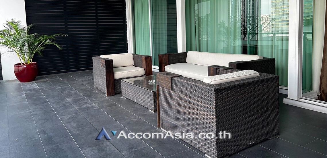 unitWarm and elegant apartment with wood-accent design (AA30648)