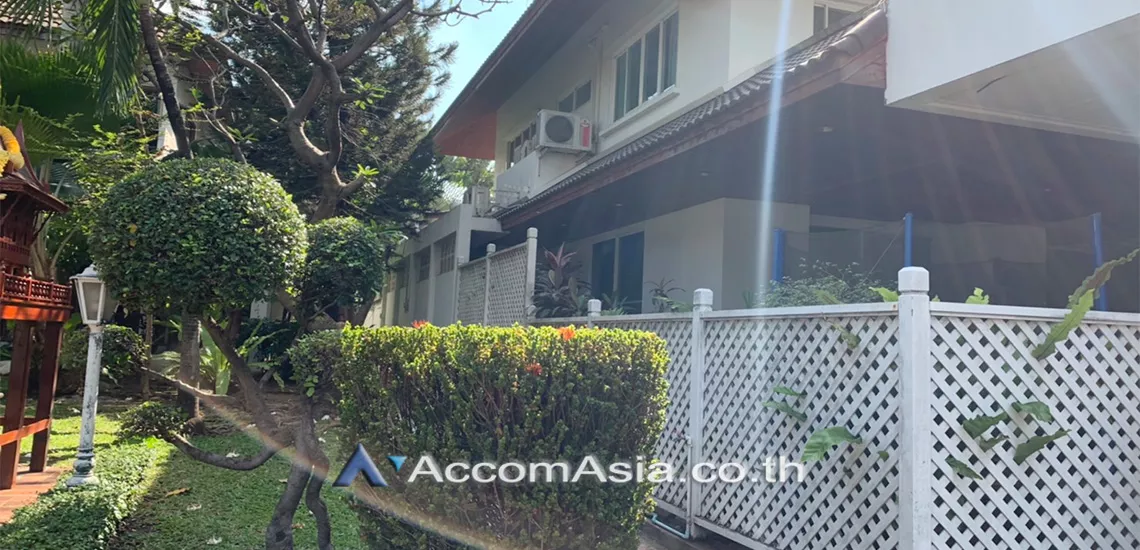 32  5 br House For Rent in Sukhumvit ,Bangkok BTS Phrom Phong at Kid Friendly House Compound AA30688