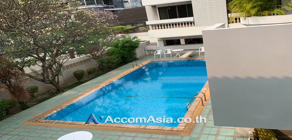 unit 5 Bedrooms  House For Rent in Sukhumvit, Bangkok  near BTS Phrom Phong (AA30688)