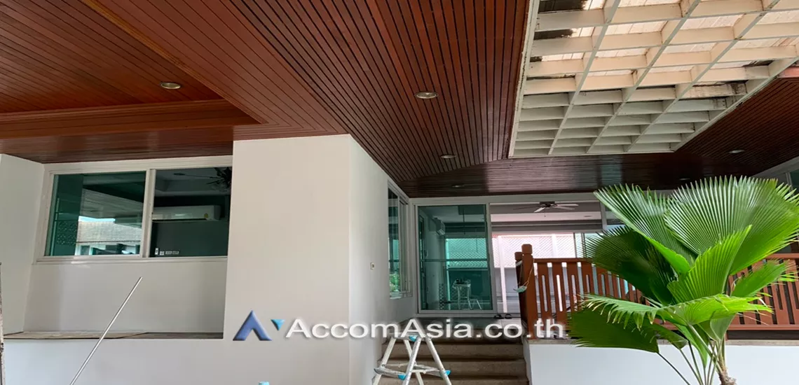 unit 5 Bedrooms  House For Rent in Sukhumvit, Bangkok  near BTS Phrom Phong (AA30688)