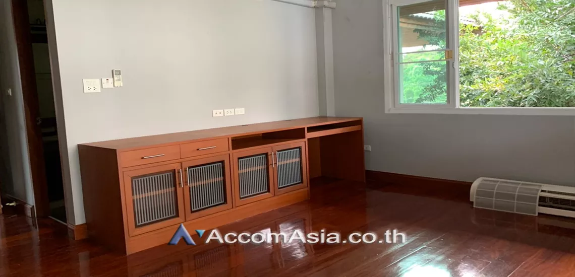 24  5 br House For Rent in Sukhumvit ,Bangkok BTS Phrom Phong at Kid Friendly House Compound AA30688