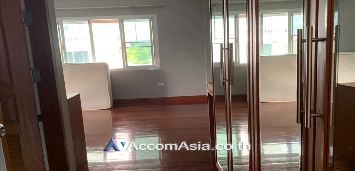 26  5 br House For Rent in Sukhumvit ,Bangkok BTS Phrom Phong at Kid Friendly House Compound AA30688