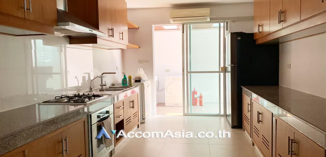 14  5 br House For Rent in Sukhumvit ,Bangkok BTS Phrom Phong at Kid Friendly House Compound AA30688
