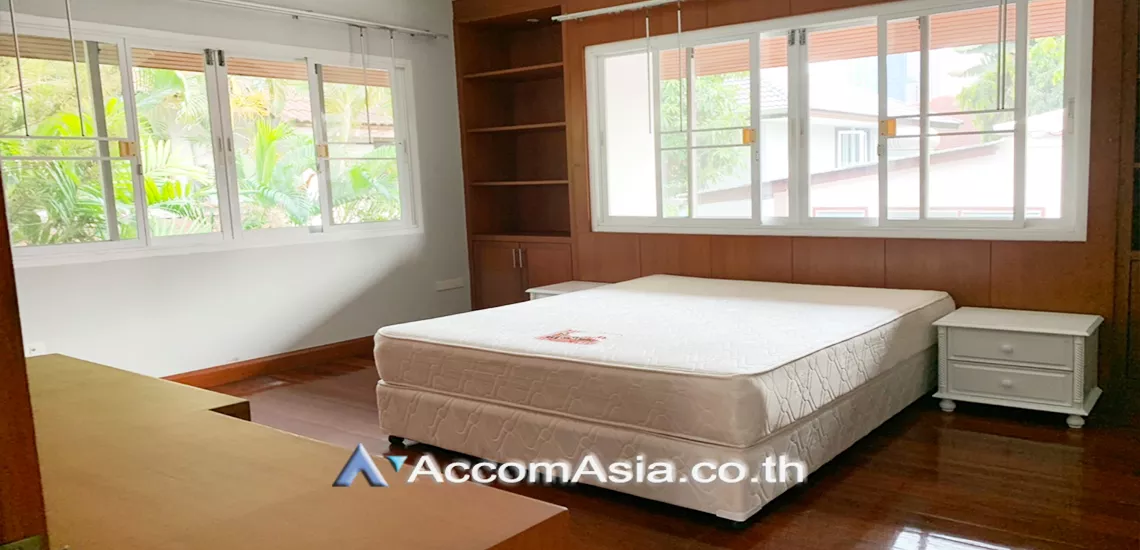 21  5 br House For Rent in Sukhumvit ,Bangkok BTS Phrom Phong at Kid Friendly House Compound AA30688