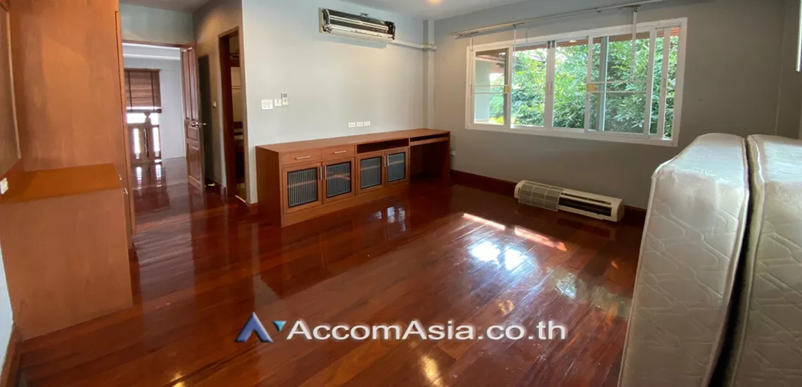 23  5 br House For Rent in Sukhumvit ,Bangkok BTS Phrom Phong at Kid Friendly House Compound AA30688