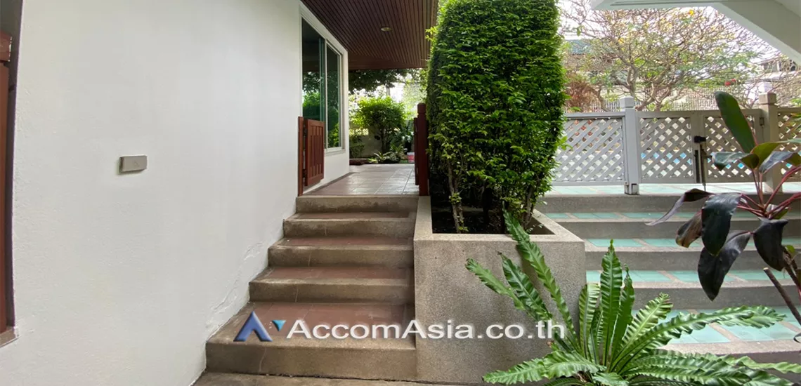  1  5 br House For Rent in Sukhumvit ,Bangkok BTS Phrom Phong at Kid Friendly House Compound AA30688