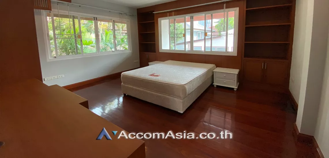22  5 br House For Rent in Sukhumvit ,Bangkok BTS Phrom Phong at Kid Friendly House Compound AA30688