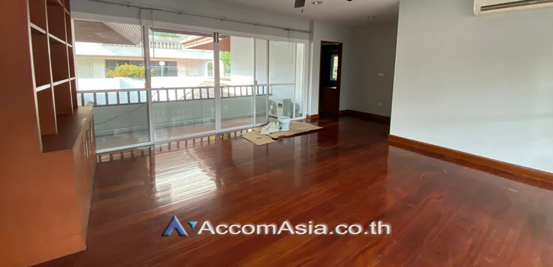 15  5 br House For Rent in Sukhumvit ,Bangkok BTS Phrom Phong at Kid Friendly House Compound AA30688