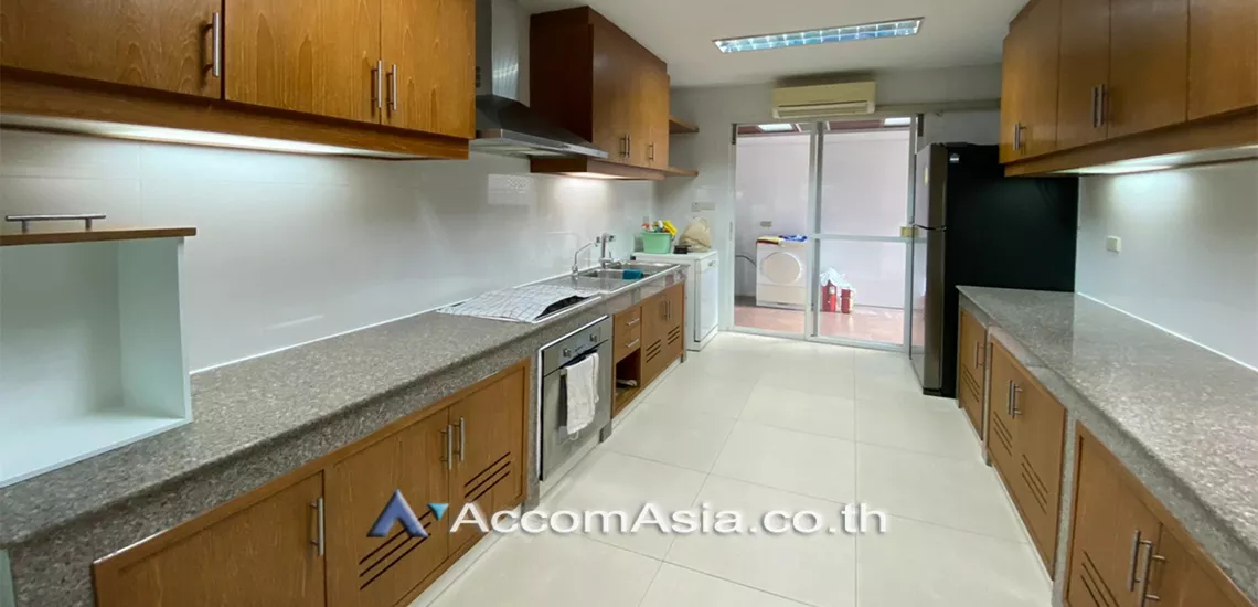 13  5 br House For Rent in Sukhumvit ,Bangkok BTS Phrom Phong at Kid Friendly House Compound AA30688