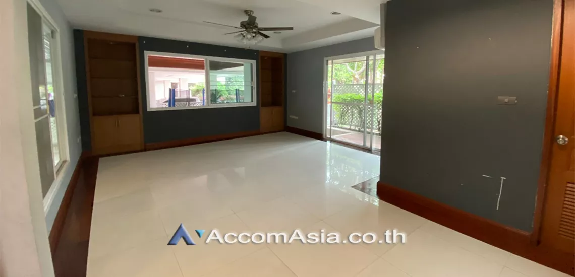 8  5 br House For Rent in Sukhumvit ,Bangkok BTS Phrom Phong at Kid Friendly House Compound AA30688