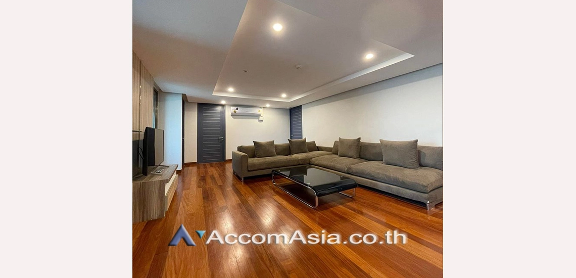 unitSpacious apartment with city views and inviting layout (AA30703)
