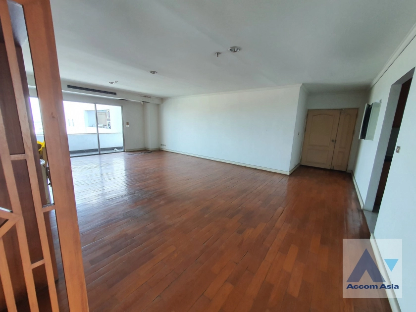  3 Bedrooms  Condominium For Sale in Sathorn, Bangkok  near BRT Thanon Chan (AA30708)