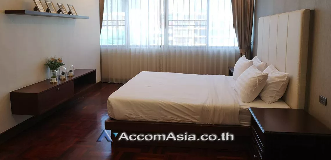  2 Bedrooms  Apartment For Rent in Ploenchit, Bangkok  near BTS Ploenchit (AA30722)
