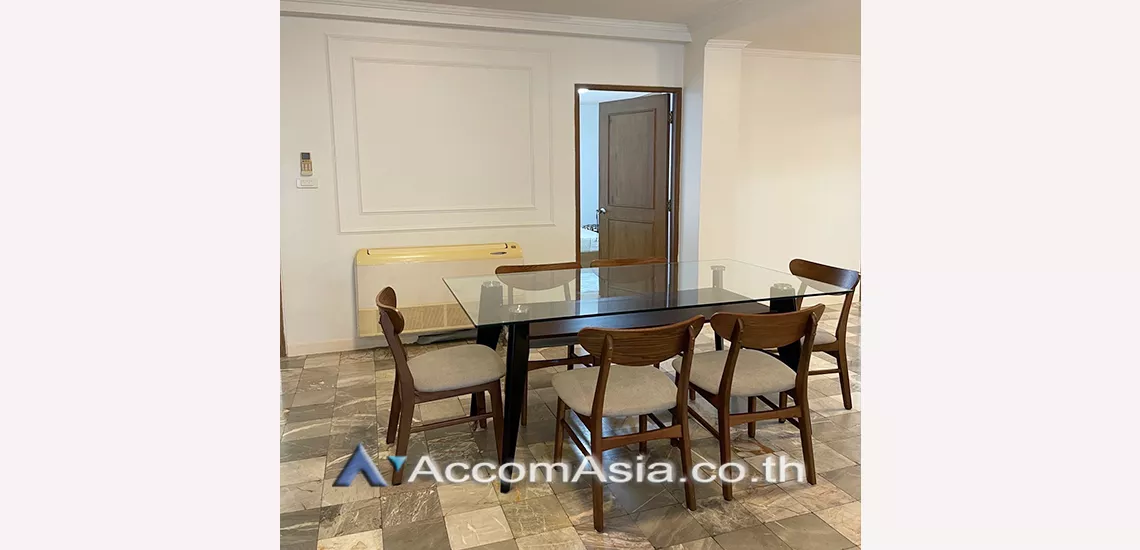  3 Bedrooms  Apartment For Rent in Phaholyothin, Bangkok  near BTS Ari (AA30723)